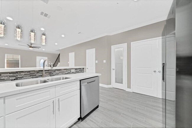 Photo - 5807 Southmund St