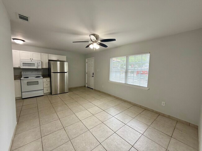 Photo - 8316 N 10th St