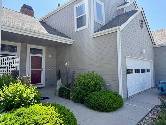Photo - Lakeside 3 Bed/2.5 Bath Townhome in Gateway Community! Quiet, Scenic Living in The Heart Of Denver! Unit 74