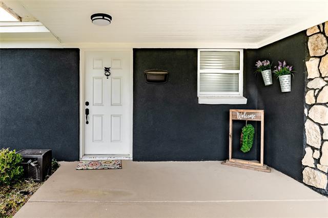 Photo - 3933 Upland Way