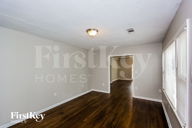 Photo - 1367 Blanche Dr SE