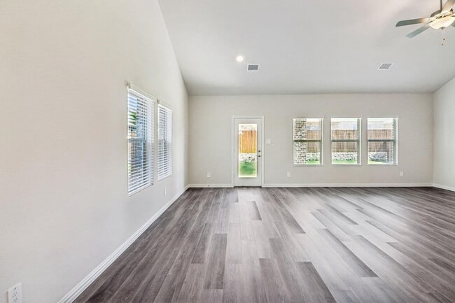 Photo - 701 Easthill Dr