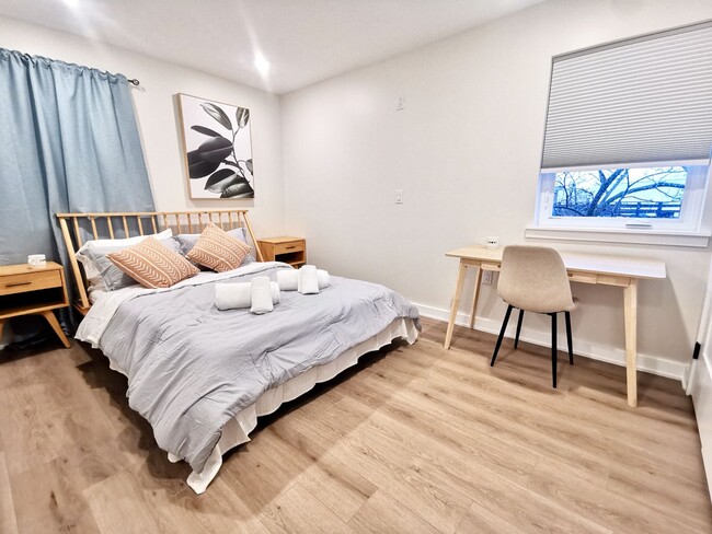 Bedroom 303 - 3814 Hamilton St Unit D