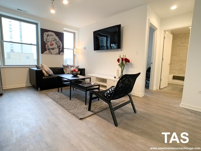 Photo - 940 W Winona St Unidad 608
