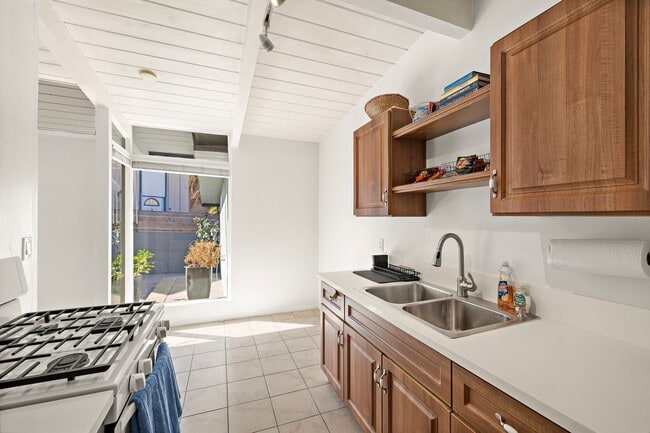 Photo - 139 W Canada Unit #B