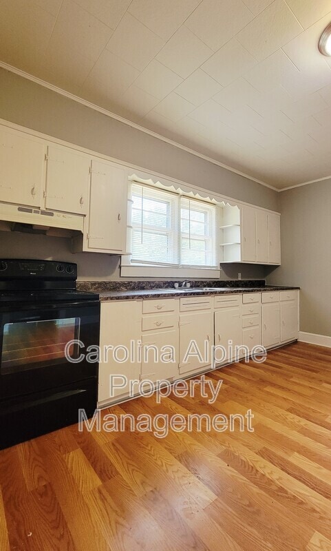 Photo - 211 River St