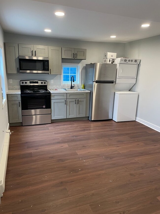 Building Photo - 122-124 E High Street Unit APT 102