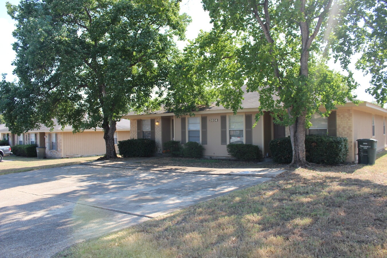 Photo - 3604 Comanche St