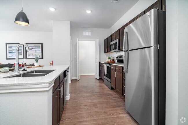 1BR, 1BA - 750SF - Kitchen