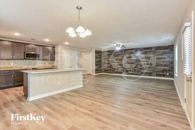 Photo - 304 Sportsman Dr