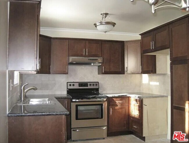 Photo - 567 S Wilton Pl Unidad 4