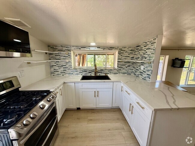Building Photo - 1749 Skyline Dr Unit 1745 Rental