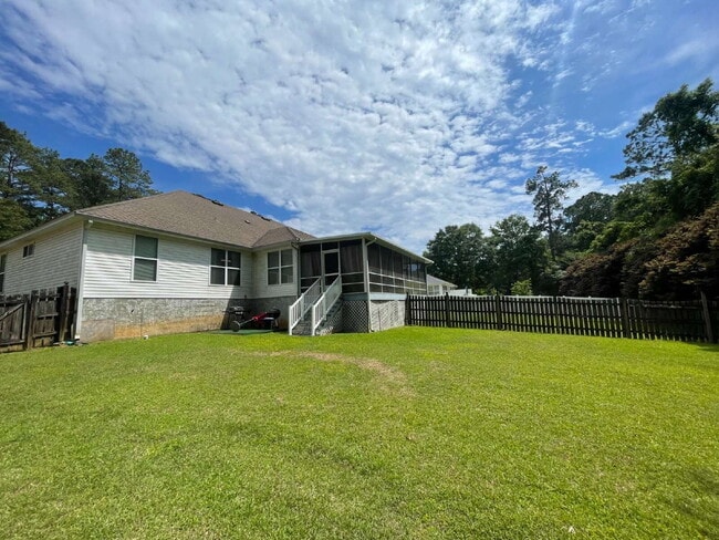 Photo - Large 3/2 with Fenced in Yard!