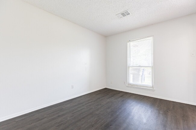 Photo - 4910 Tennyson Dr