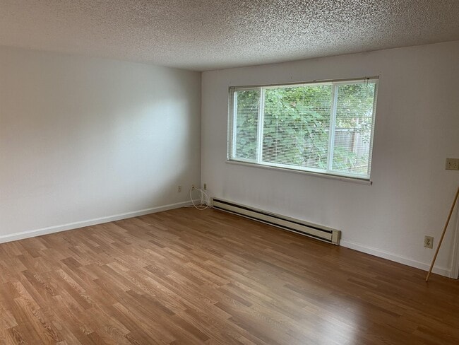 Photo - 7425 SE Henry St