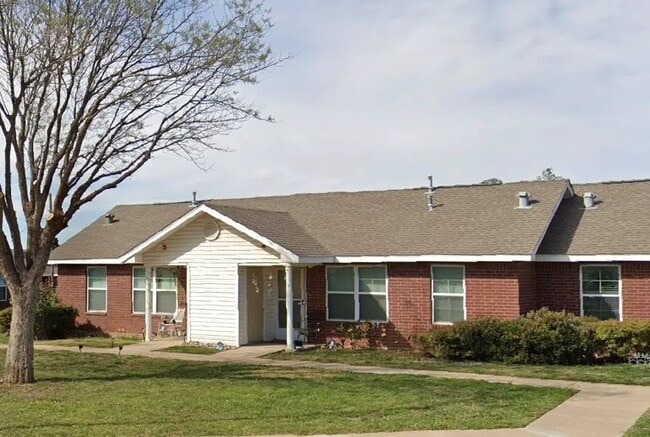 Building Photo - 2250 W 15th St Unit 50