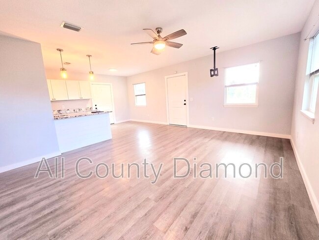 Photo - 3805 E 4th St