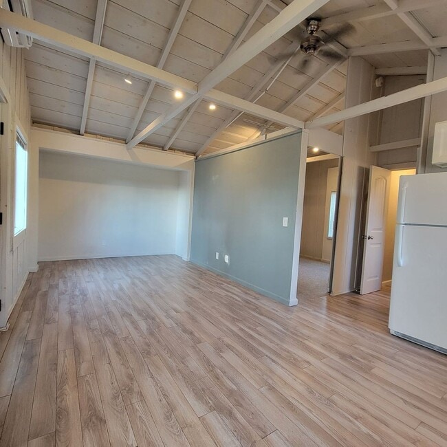 553-557 Silver Strand Blvd.