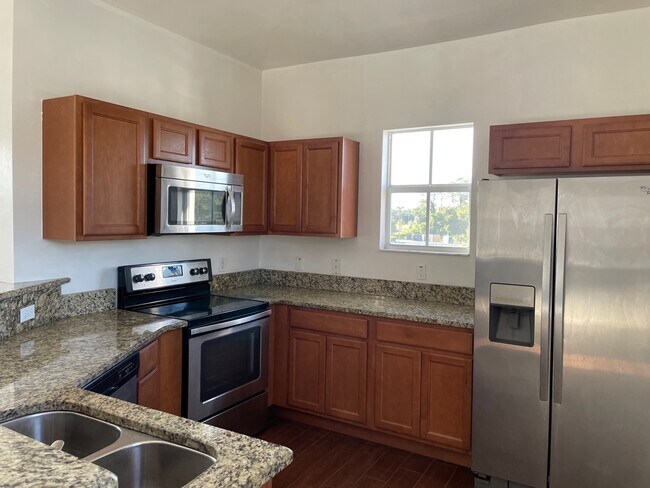 Photo - 505 W Hickpochee Ave