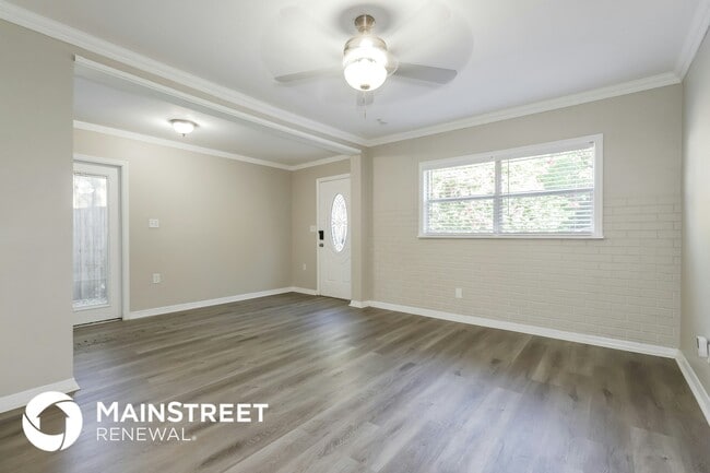 Photo - 870 Susan Dr