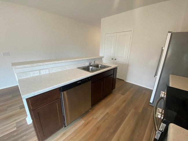 Photo - 4 Bedroom, 2 Bathroom home in Valley View School District!