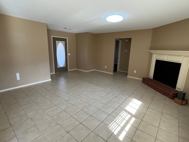 Photo - 103 Heather Ln