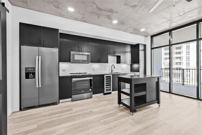 Photo - 221 Main St N Unidad 1204