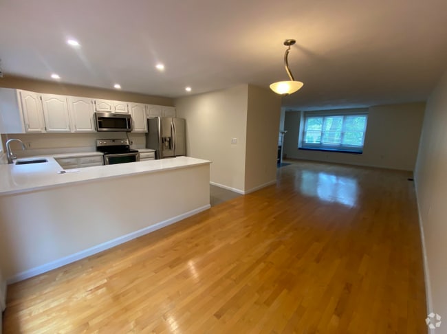 Building Photo - 1047 Washington St Rental