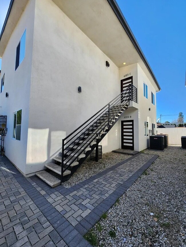 Building Photo - 6513a Florence Pl