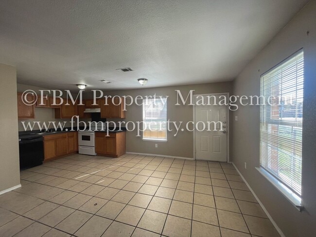 Photo - 400 Kings Way Dr Unit B