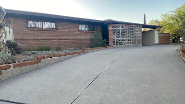 Building Photo - 7021 E Kirkland Dr Rental
