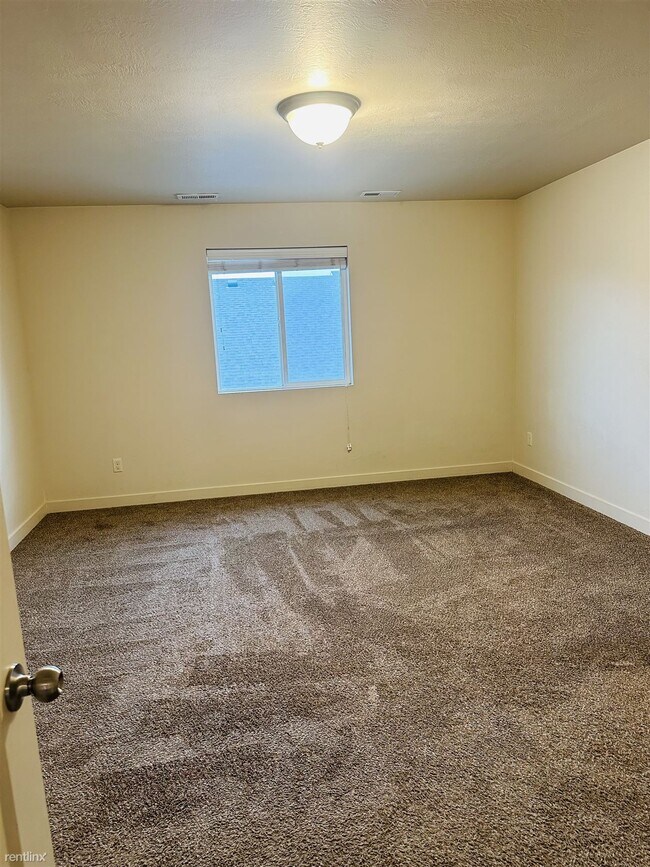 Photo - Room for Rent, 2 bath 4plex - 212 North 75...