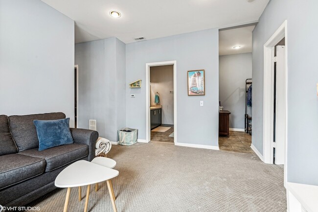 Photo - 1815 W Henderson St Unit 2