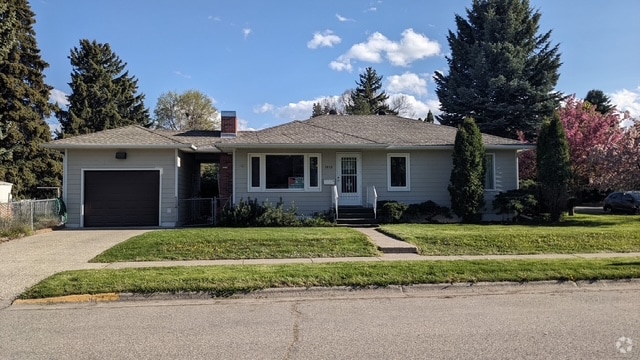 Building Photo - 1418 W Alderson St Rental