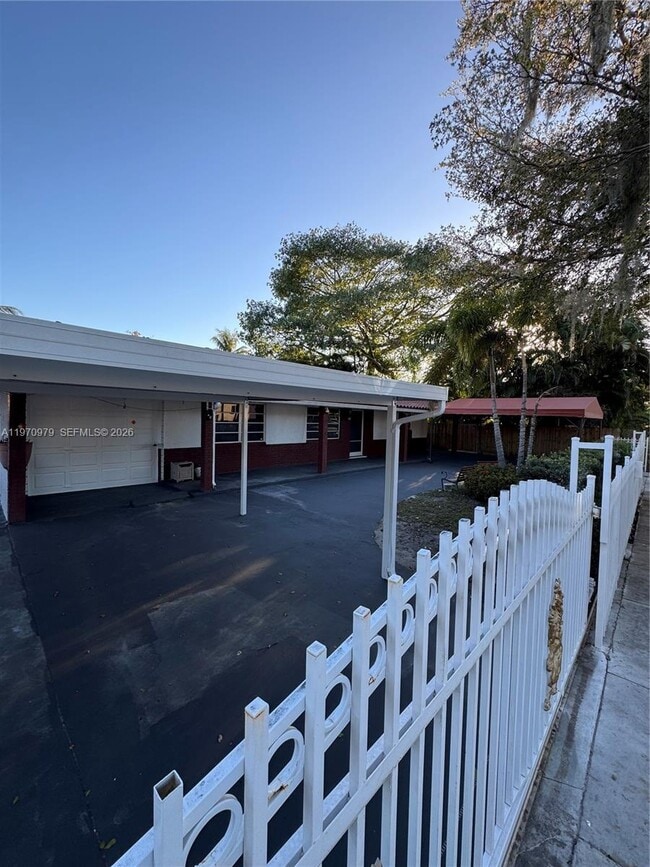 Photo - 470 NE 127th St