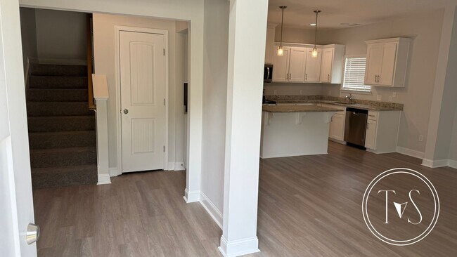 Photo - 264 Marron Wy