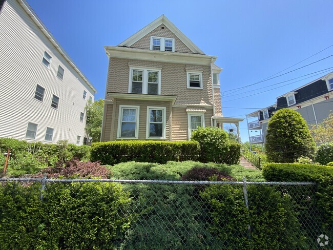 Building Photo - 211 Holland St Unit 2 Rental