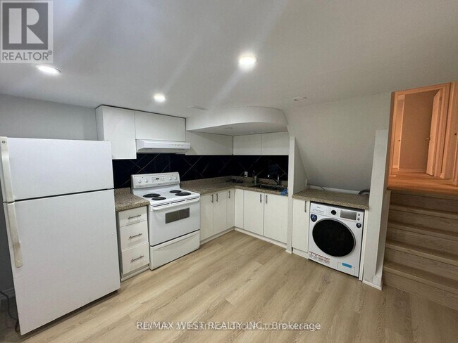 Photo - 22 Axsmith Crescent