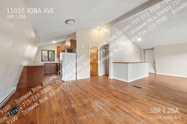 Photo - 11015 Iona Ave