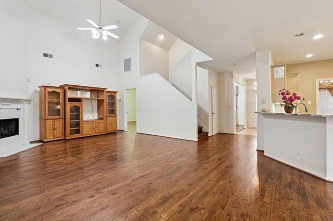 Photo - 2036 Camelot Dr