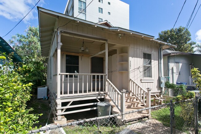 Cozy 2 BD Lower Kalihi NO PARKING - Cozy 2 BD Lower Kalihi NO PARKING House