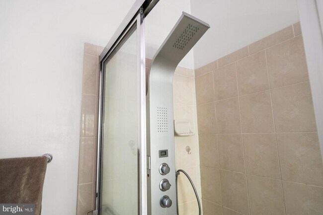 Photo - 4749 Thornbury Dr
