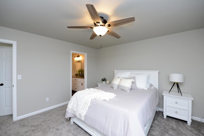 Photo - 824 United Dr