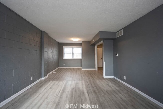 Photo - Cozy 2 Bedroom Apartment in Indianapolis w...
