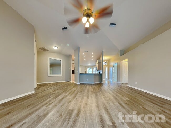Photo - 1748 Pembrooke Way