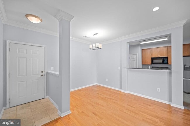 Photo - 4860 Eisenhower Ave Unit 391