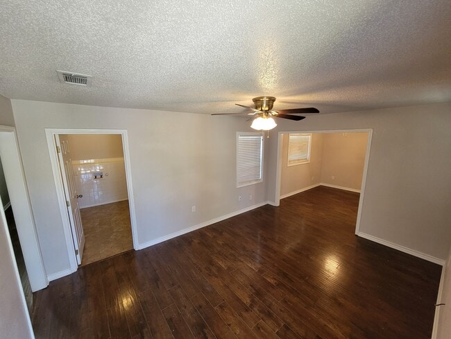 Photo - 900 N 8th St