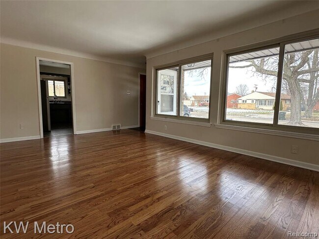 Photo - 21624 Winshall St