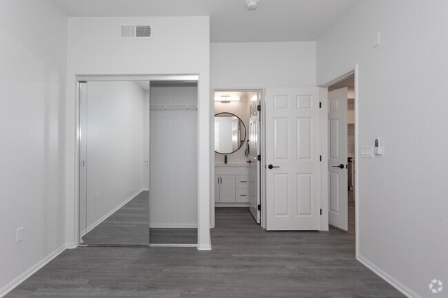 2BR, 2BA - 1,095SF - Bedroom