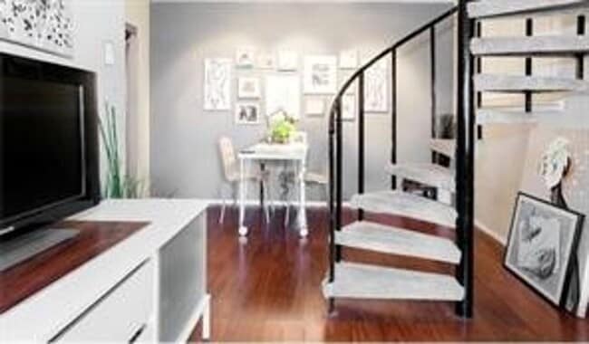 Building Photo - 1840 Burton Dr Unit 199